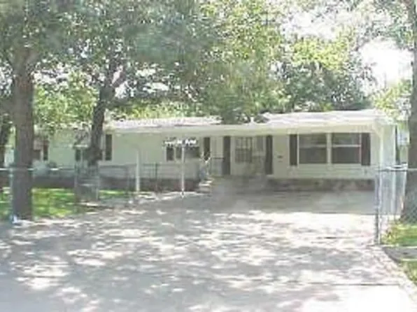 820 Branding Iron Trl, Granbury, TX 76049