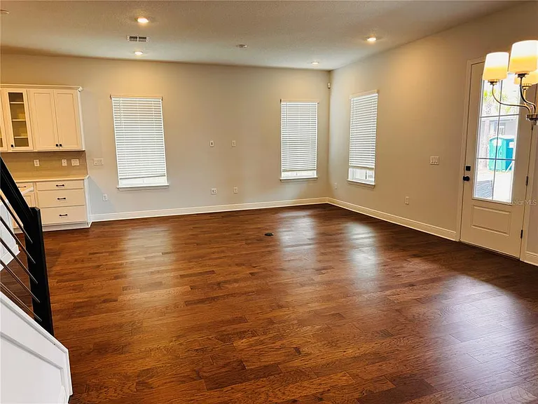 10120 Peebles St — Photo 6