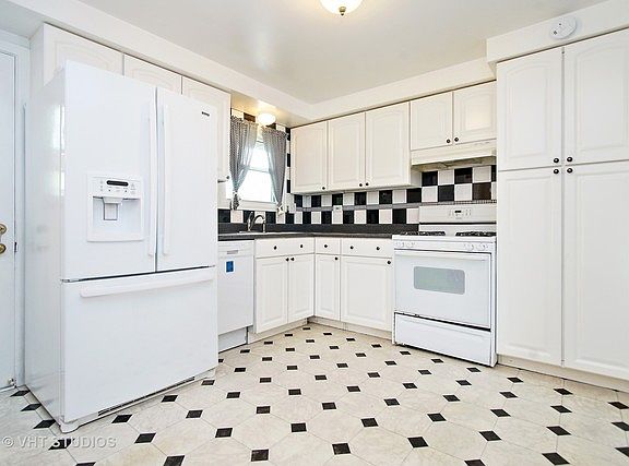 3rd image of 228 Serenade Ct