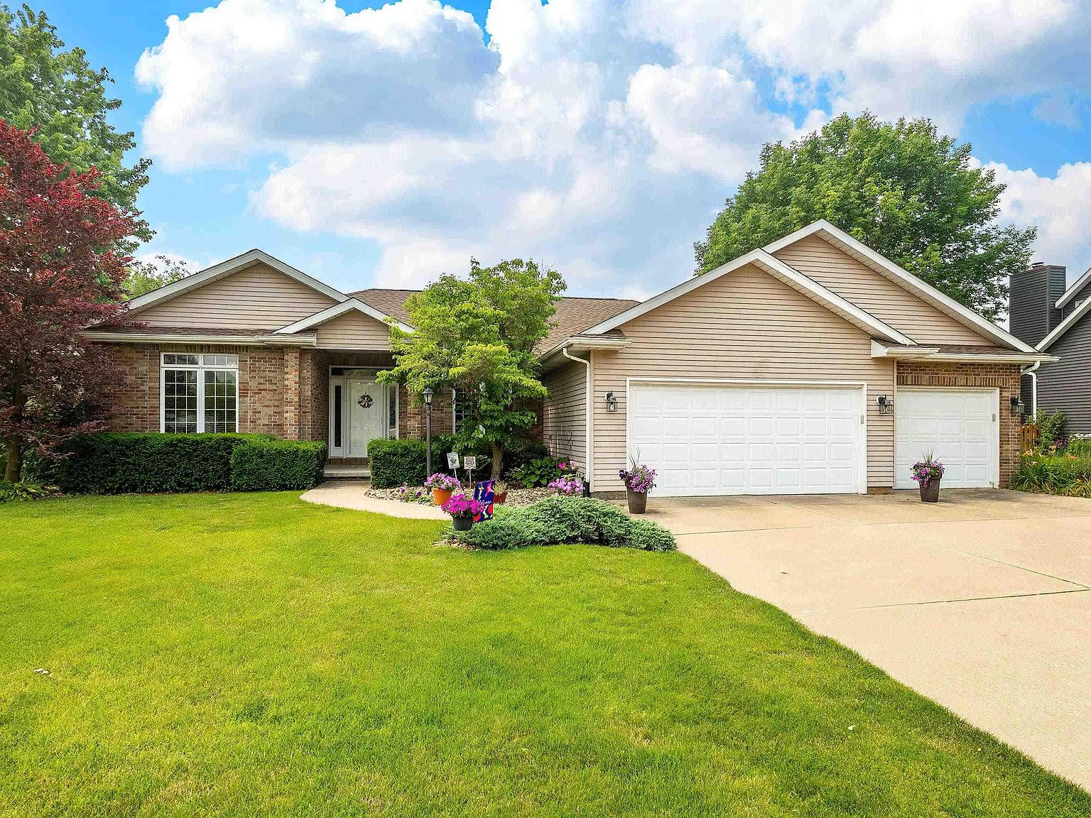 2559 Buckingham Ave, Bettendorf, IA 52722 MLS QC4244130 Zillow