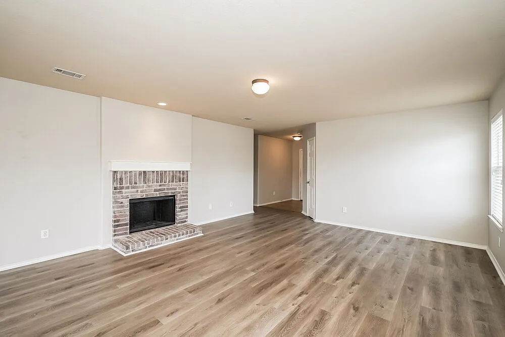 3 bed, 2.0 bath, 1665 sqft, $1,935 — Photo 4