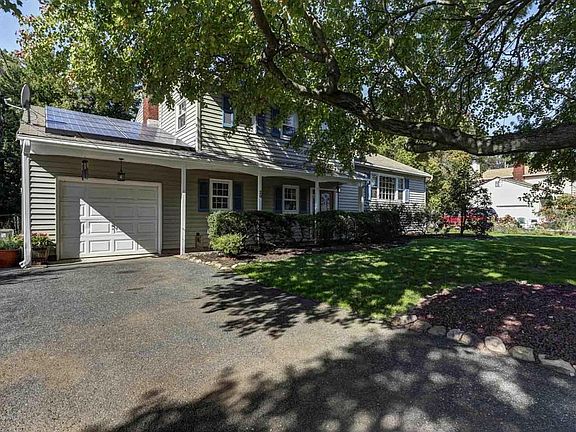 2nd image of 20 Bayberry Ln