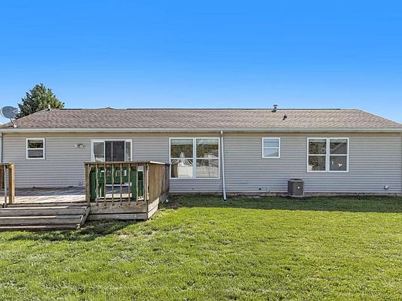 3rd image of 552 Cynthia St