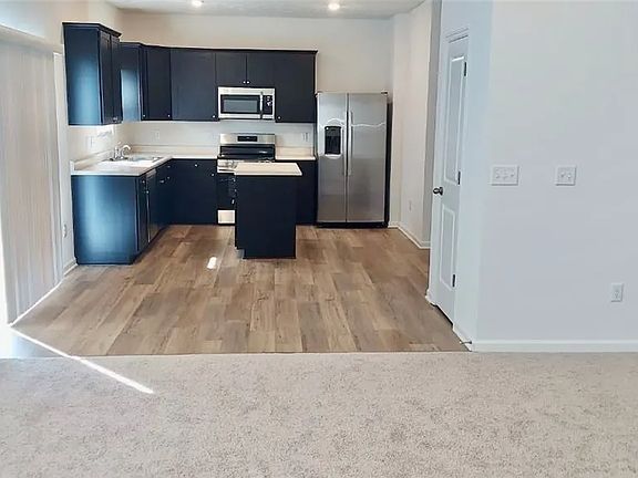 5th image of 3020 Falls Rd