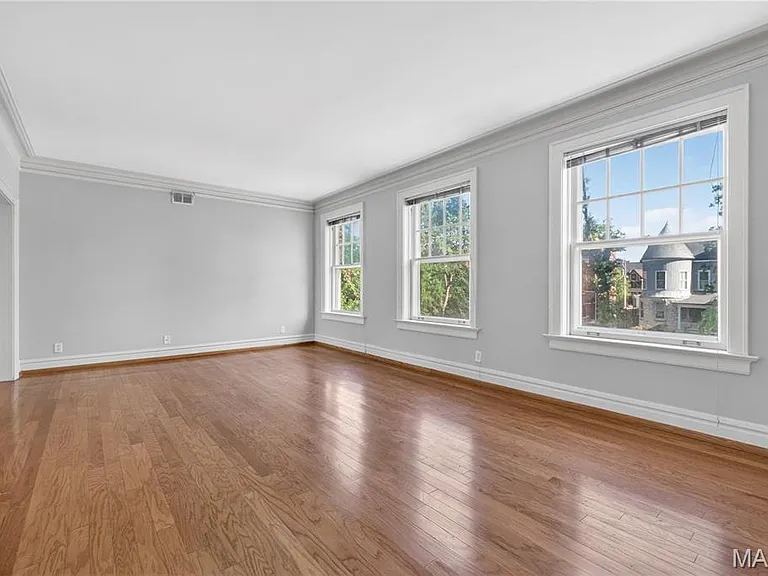 5510 Waterman Blvd #202 — Photo 8
