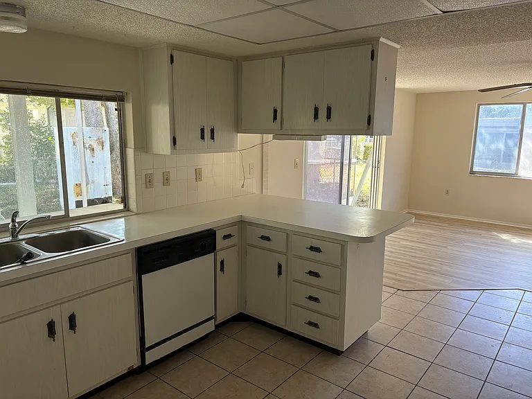 12406 Paddock Ln — Photo 12
