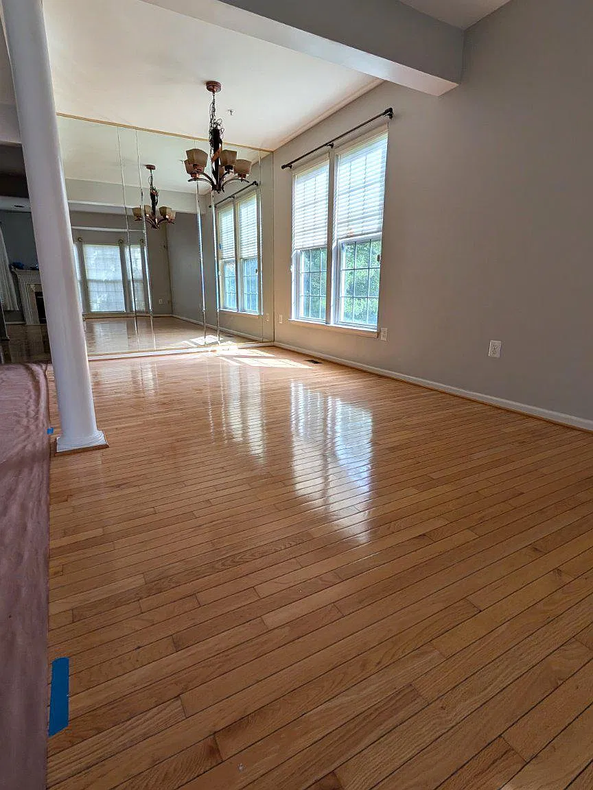 3 bed, 3.5 bath, 2400 sqft, $3,500 — Photo 3