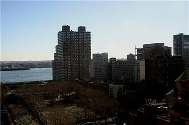 Rented by Luxor Homes & Investment Realty | media 26