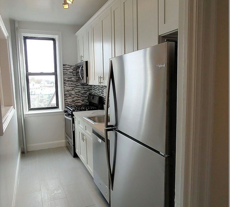 1st image of 3240 46th St APT 4E