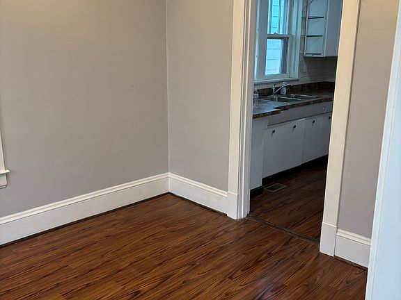 3rd image of 203 Vine St