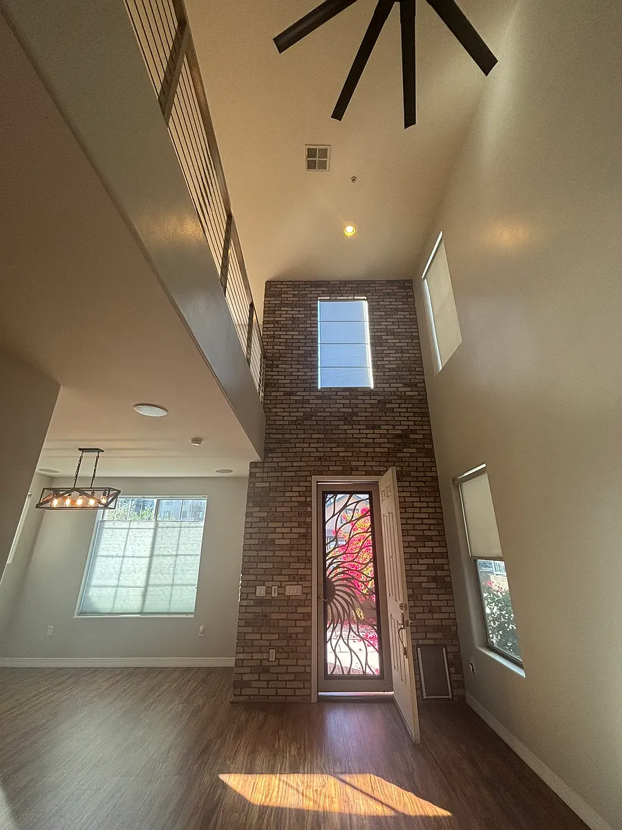 High ceilings - 615 E Portland St #109