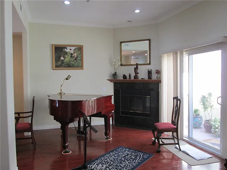 2345 Montrose Ave #5 — Photo 8