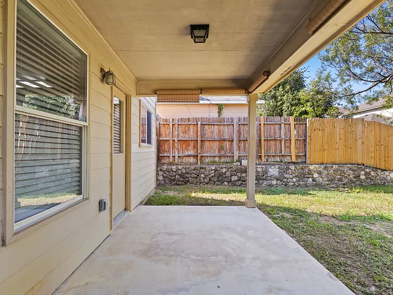 13415 Rhodes Villa — Photo 23