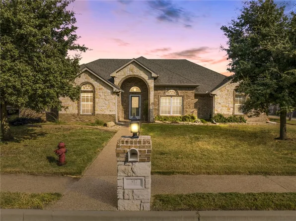317 N Cedar Ridge Cir, Robinson, TX 76706