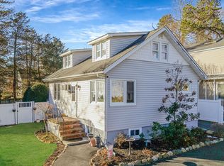 26 Neptune Road, Rocky Point, NY 11778