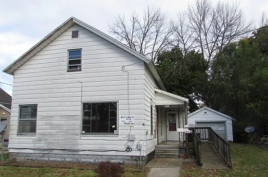 805 E Fulton St photo 1