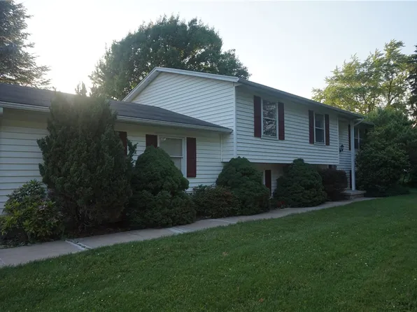 2 Cold Spring Cir, Rochester, NY 14624