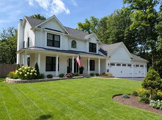 28W031 Greenview Ave, Warrenville, IL 60555