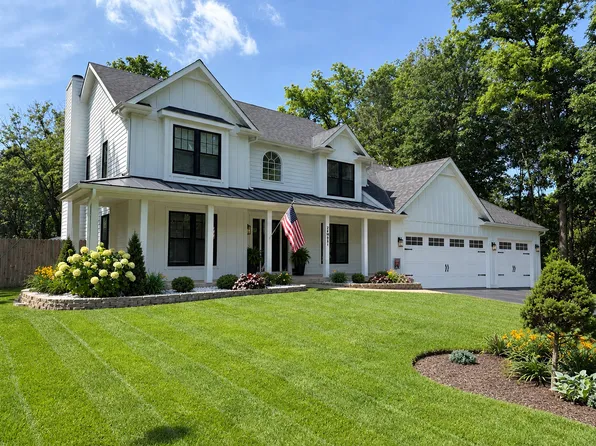 28W031 Greenview Ave, Warrenville, IL 60555