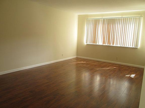 5th image of 943 Miller Ave