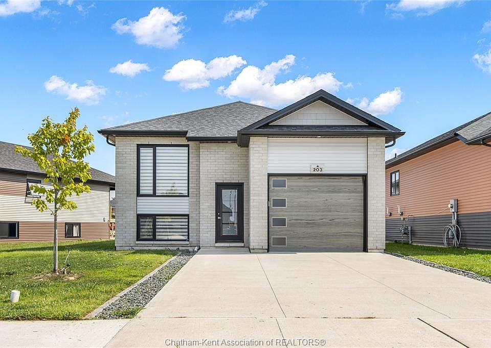 1st image of 203 Moonstone Cres