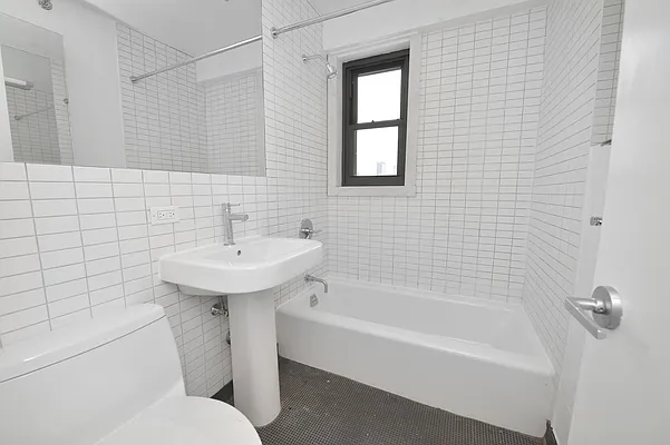 Rented by Manhattan Realty Group | media 17