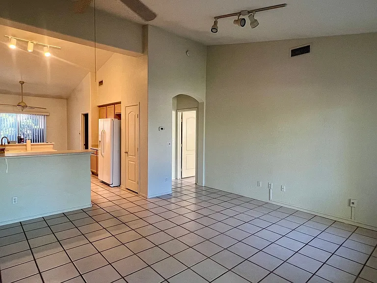 255 S Cottonwood Ranch Rd — Photo 4