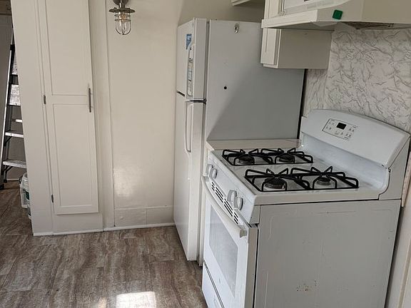 3rd image of 605 W 41st St #607