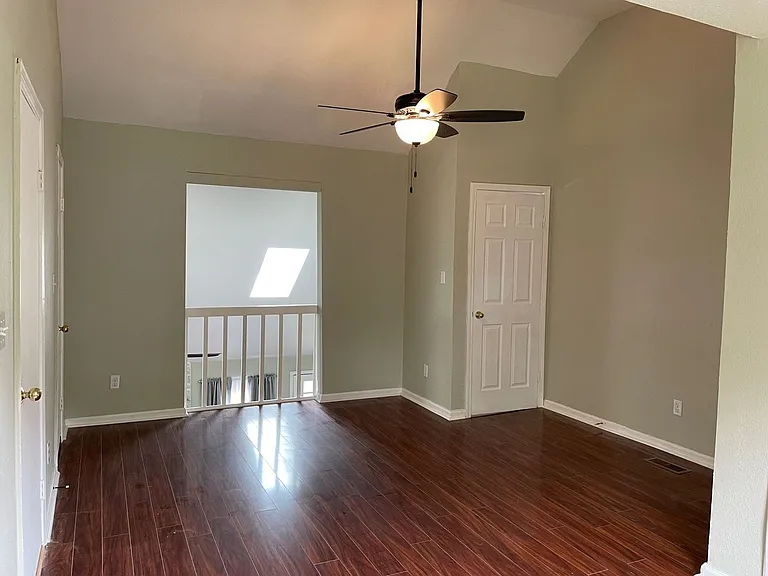 1104 Creekside Ct — Photo 7