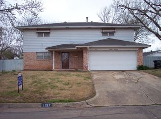 1817 Bellaire Cir, Moore, OK 73160