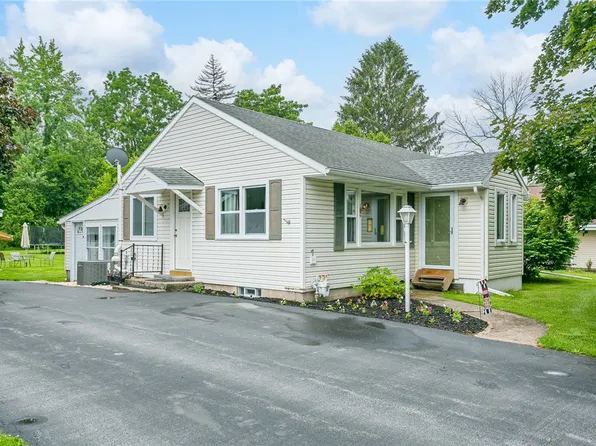 7 Pratt Rd, Manchester, NY 14504