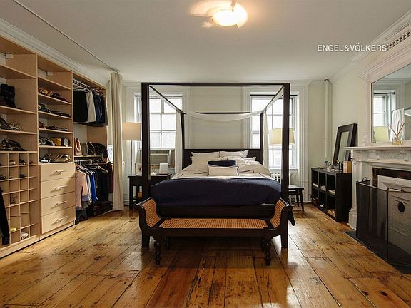 4th image of 206 E 13th St APT 3