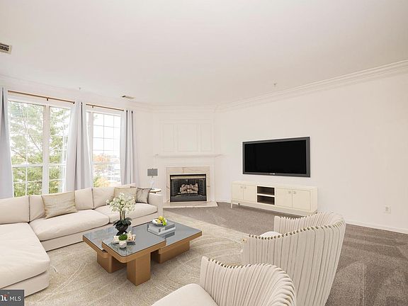 4th image of 1809 Kenwood Ave Unit 304