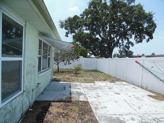 3rd image of 11205 White Oak Ln
