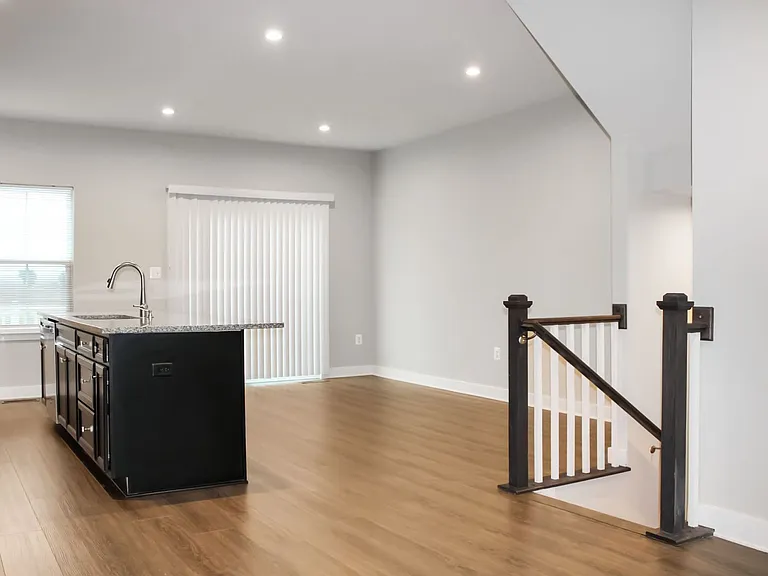 2061 Lockwood Dr — Photo 9