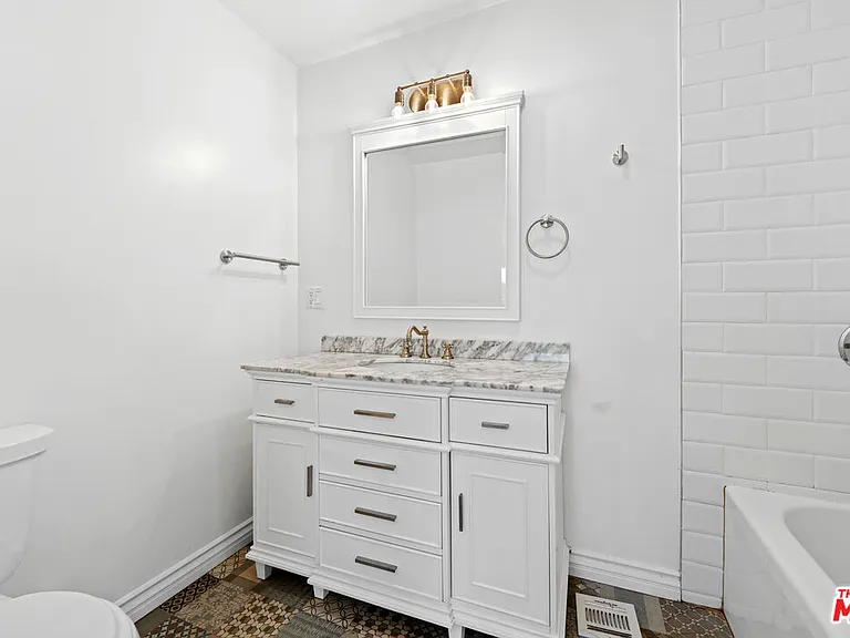 406 N Benton Way — Photo 11