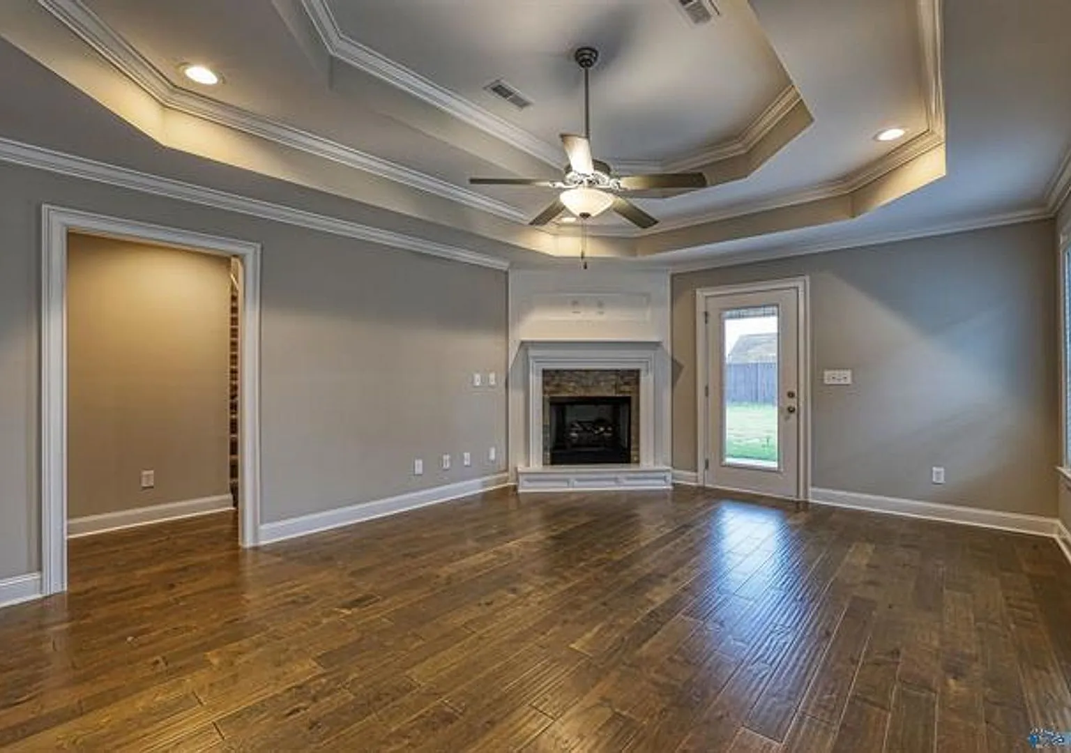 Coming Soon!! Get ready to fall in love with 15607 Ironcrest Drive! — Photo 4