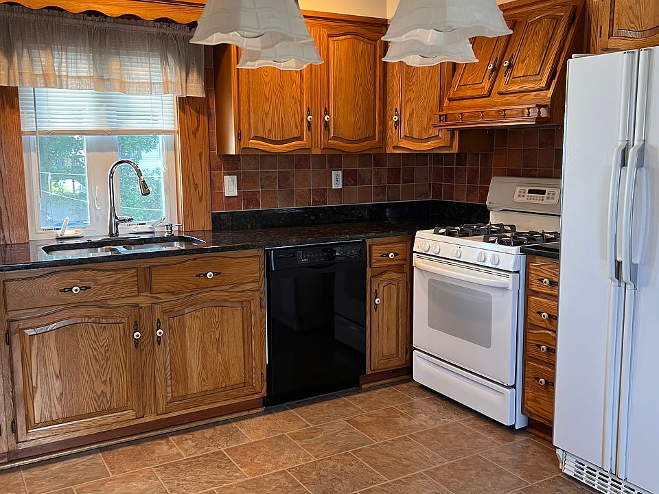 Kitchen includes refrigerator, gas, stove, dishwasher, and plenty of cabinet space