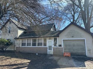 609 Olive Rd, Saint Louis, MI 48880