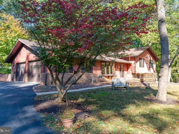 1313 Deer Ln, Lancaster, PA 17601