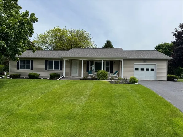 11 Orchard Park Dr, Geneva, NY 14456