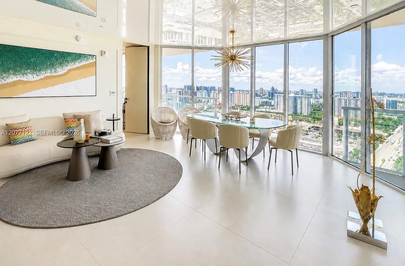 La Perla Condo — Photo 3