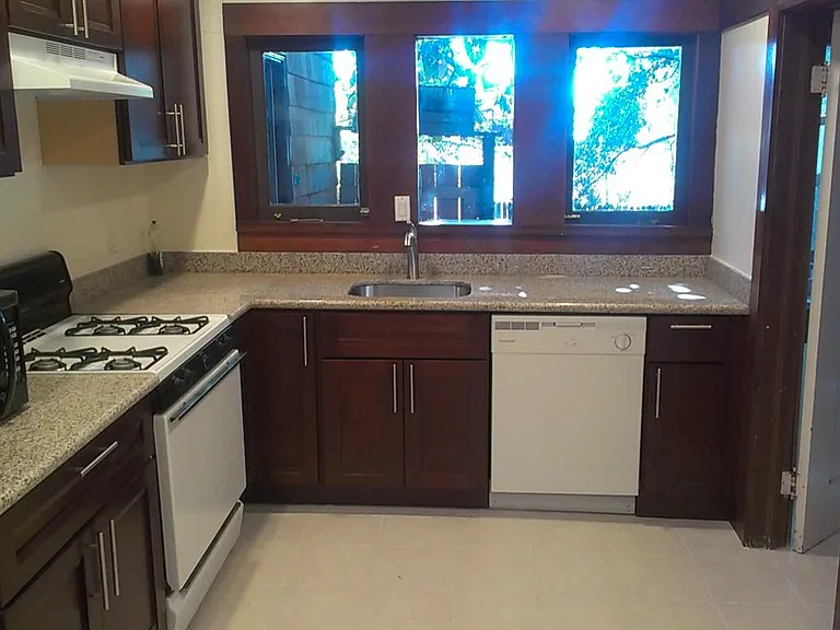 2705 Virginia St — Photo 15
