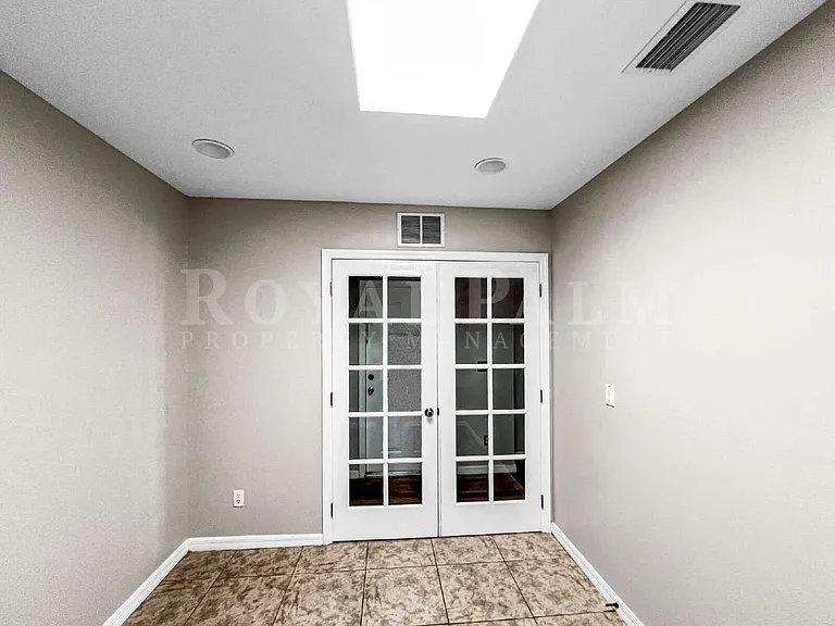 2130 NE 8th Pl — Photo 19