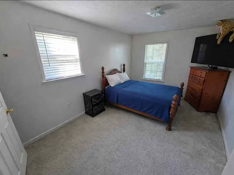 2417 Luxembourg Dr — Photo 3