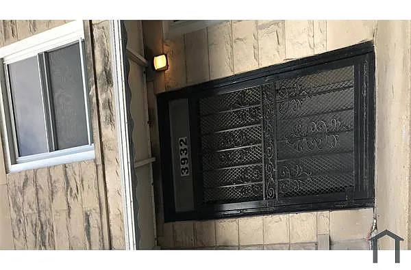 Building Photo - 3932 W Polk St #2