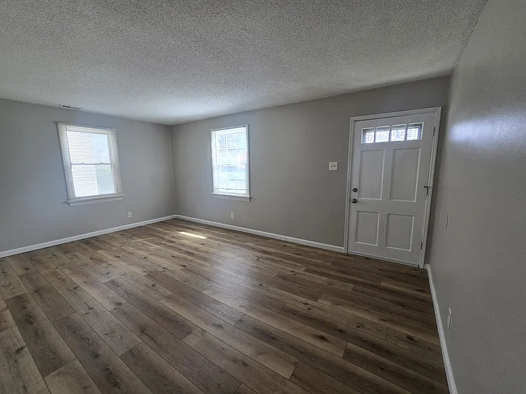 9113 Kathlyn Dr — Photo 4
