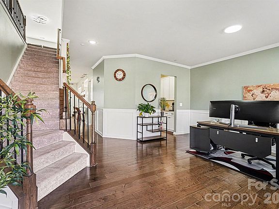 2nd image of 1115 Macallum Dr NW