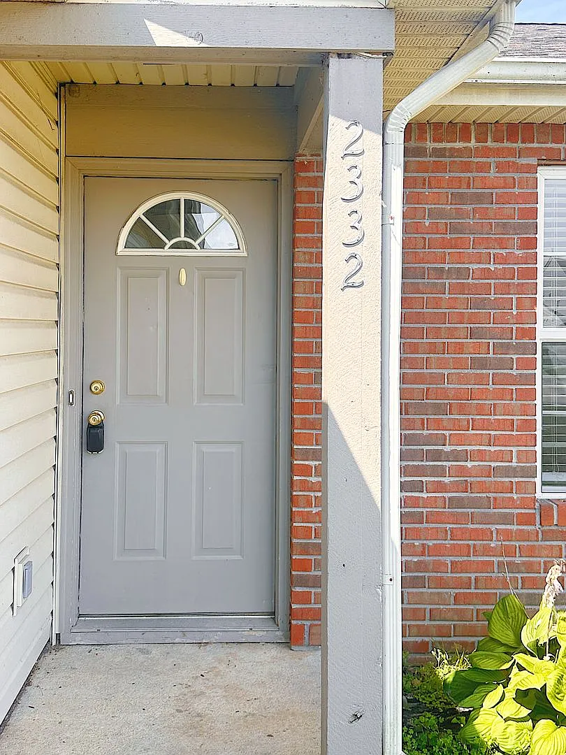 Spacious 3-Bedroom, 2-Bath with 2-Car Attached Garage! — Photo 2