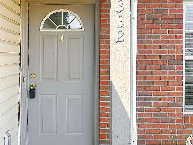 2332 Hopkins Dr — Photo 2